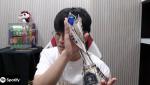 我偶像Uzi亲手颁的！T1 Gumayusi展示FMVP奖杯